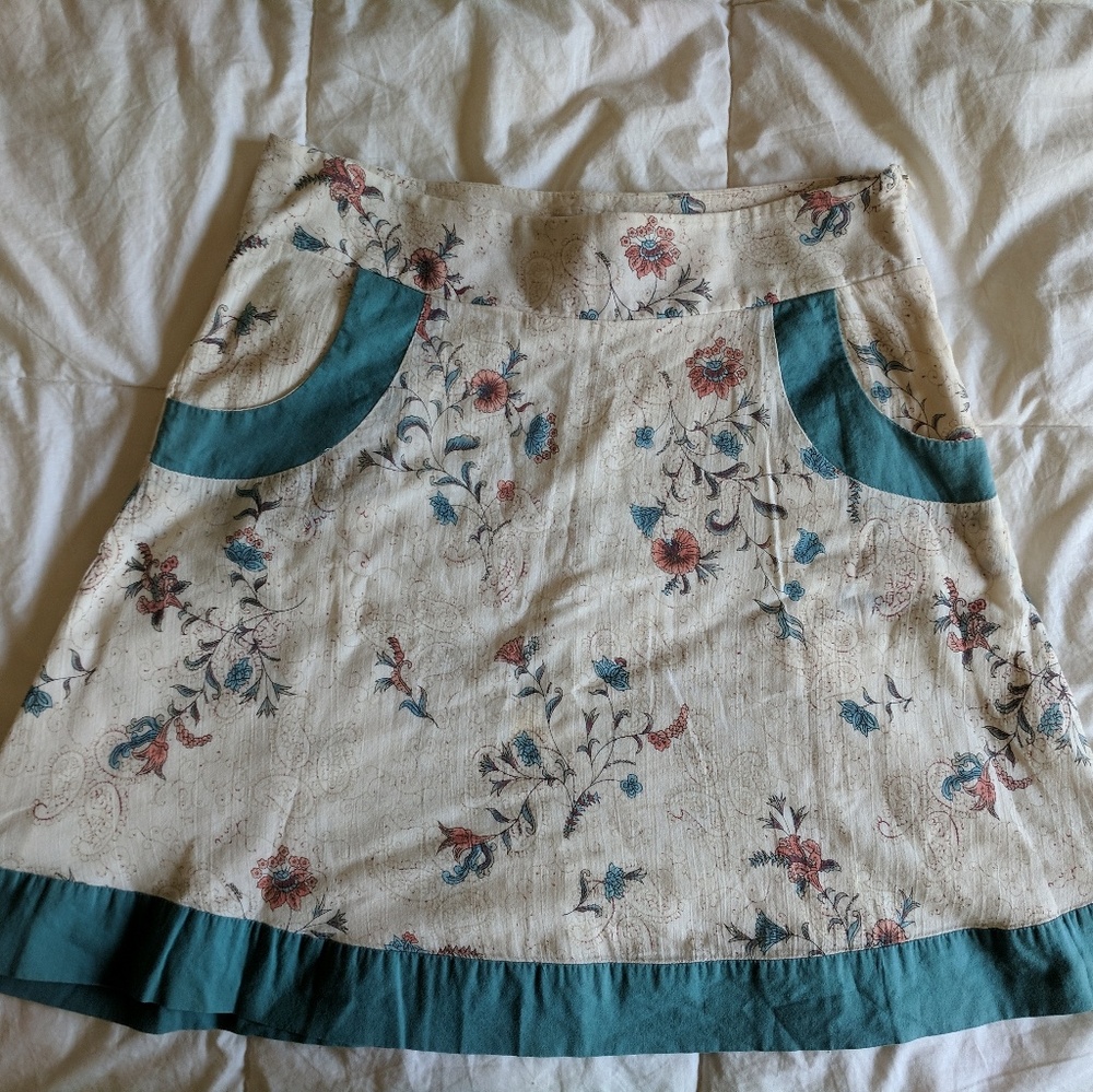 Skirt with Pockets - Picture 2 of 4