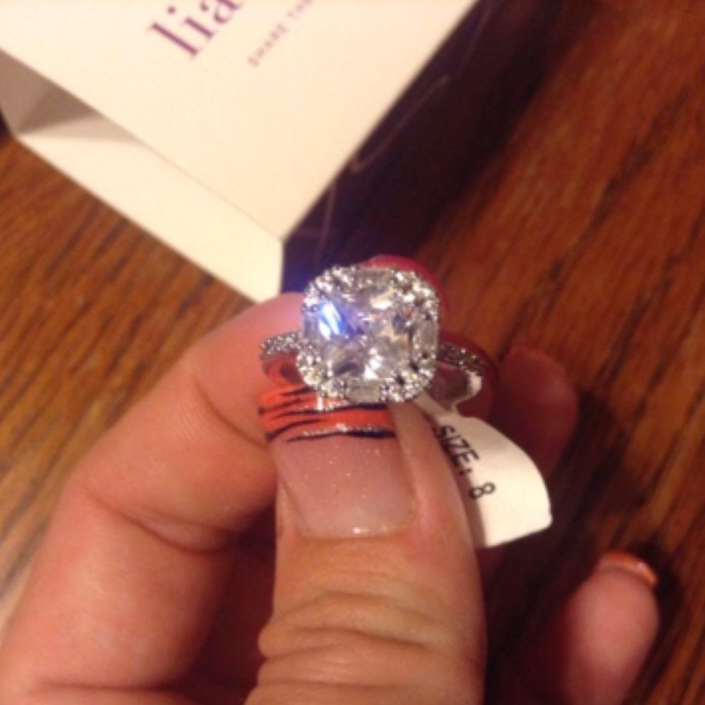 Lia Sophia 'Stunner' Ring Size 8