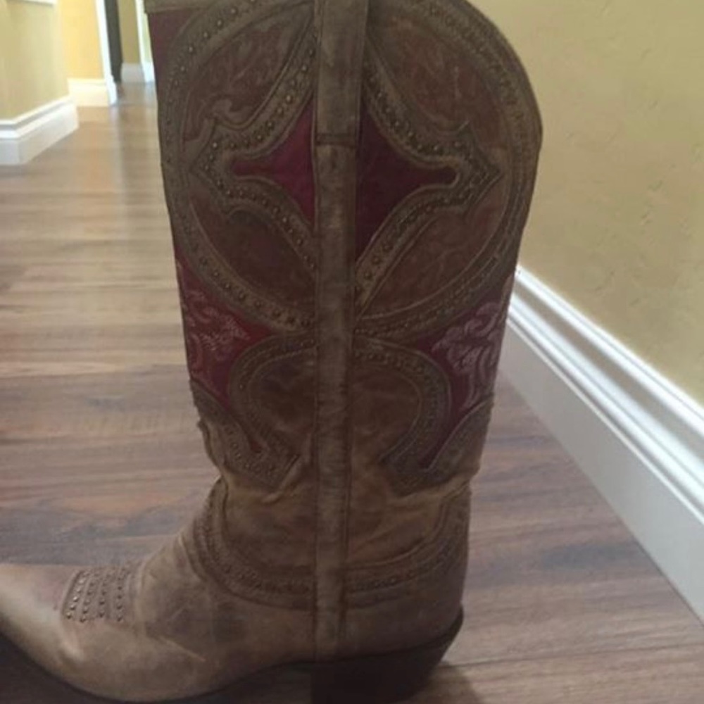 Lucchese boots size 8. Only worn once