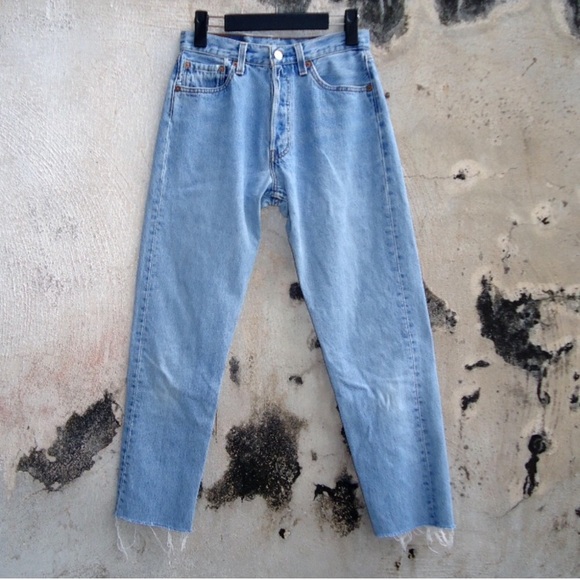 Vintage Highwaisted Cropped Levi's - Light (XS-M) - Picture 2 of 3