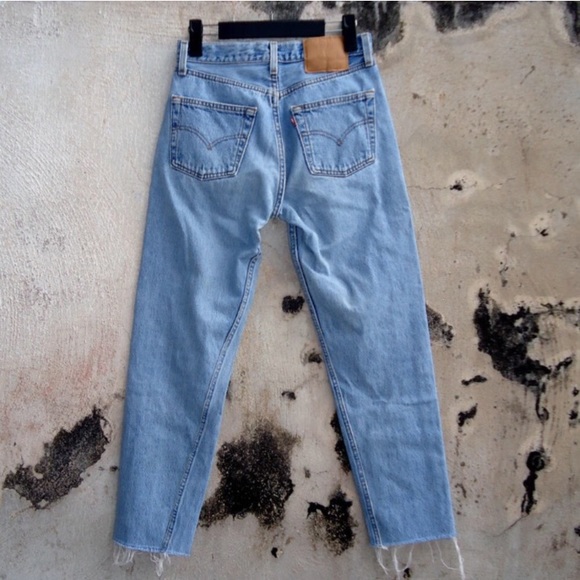 Vintage Highwaisted Cropped Levi's - Light (XS-M) - Picture 3 of 3