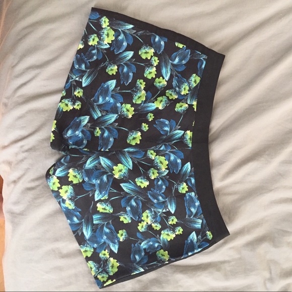 Joie. silk and linen blend shorts - Picture 3 of 4