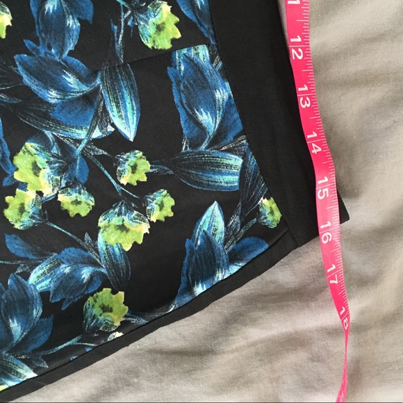 Joie. silk and linen blend shorts - Picture 4 of 4