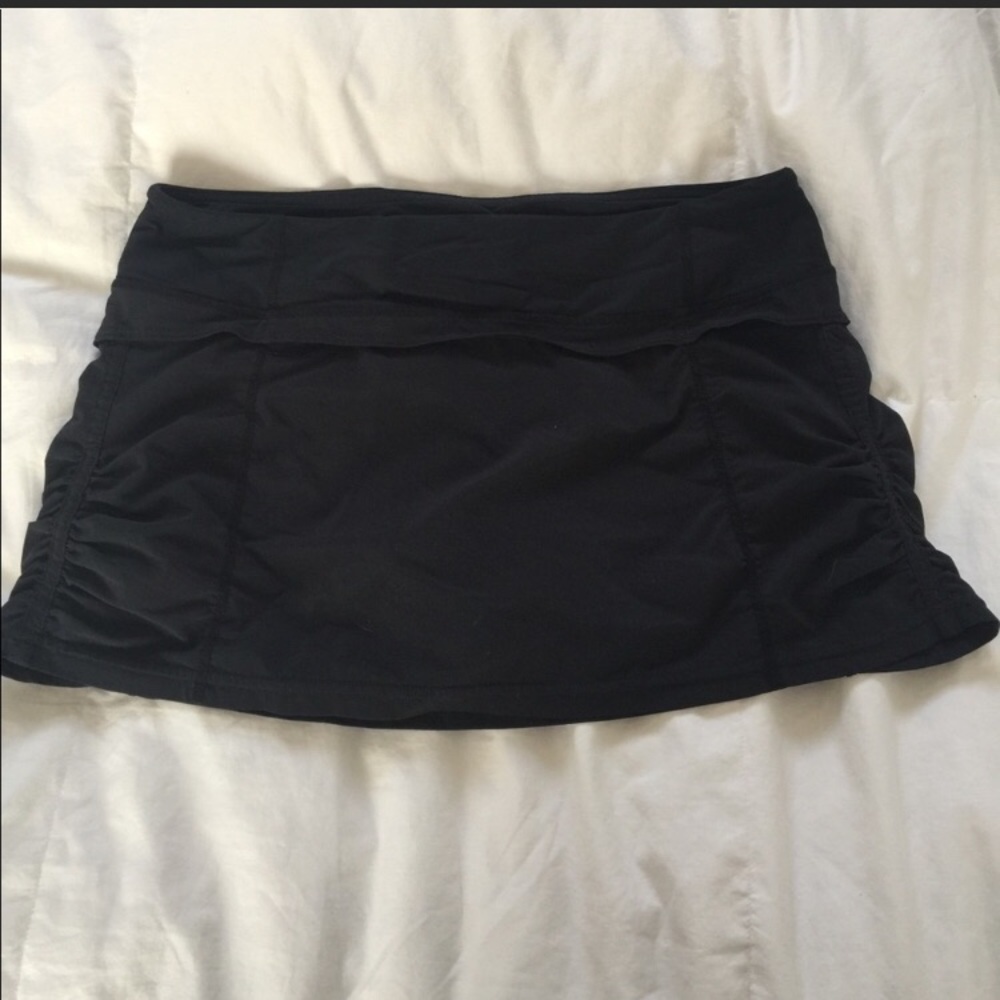 Lululemon black size 6 running skirt
