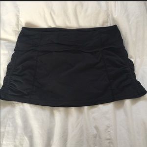 Lululemon black size 6 running skirt