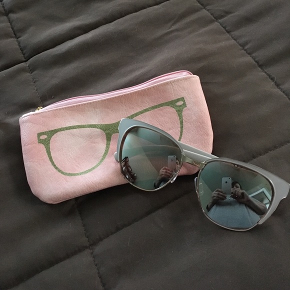 Accessories - NWOT Rose colored sunglasses with zippered case