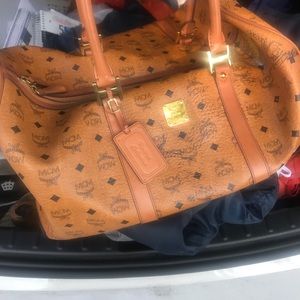 McM duffle bag 550 $