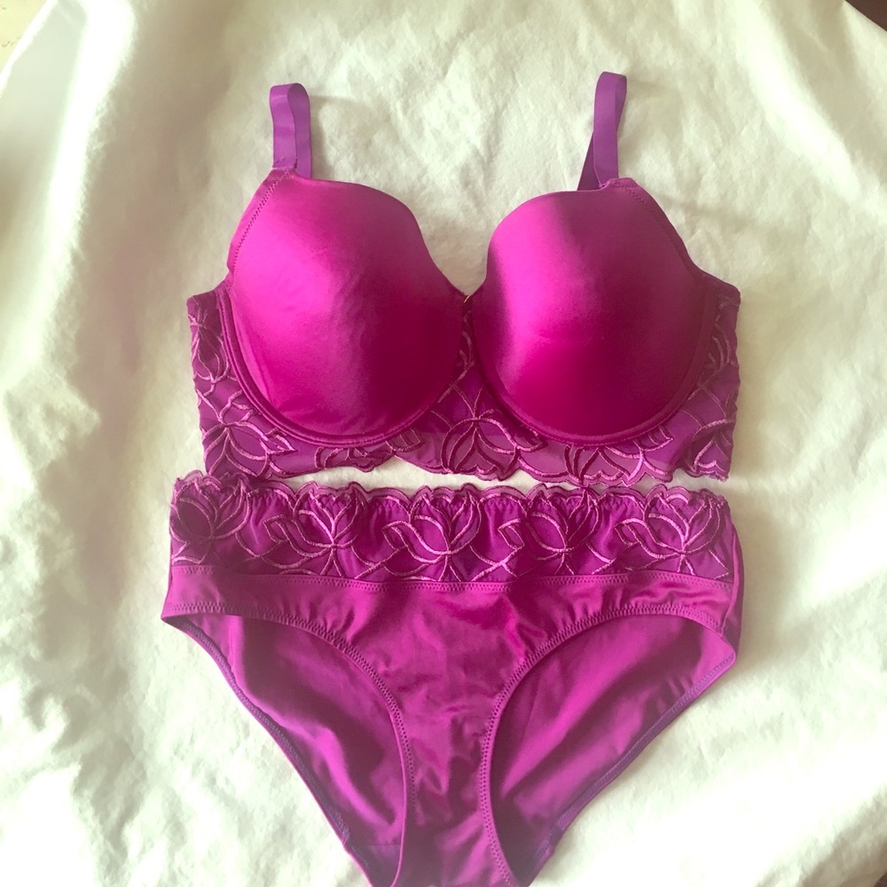 Natori bra and panties. 34DD/ medium. Stunning!