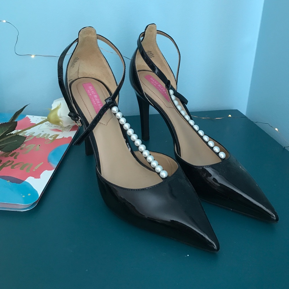 Issac Mizrahi Black Pointed Heels With Pearls