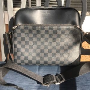 Authentic Men's Louis Vuitton Dayton Reporter PM