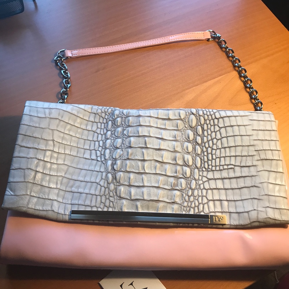 Oversized clutch
