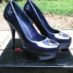 Delicious heels blue patent faux leather size 9