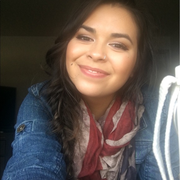 Meet your Posher, Kylee - Picture 1 of 1