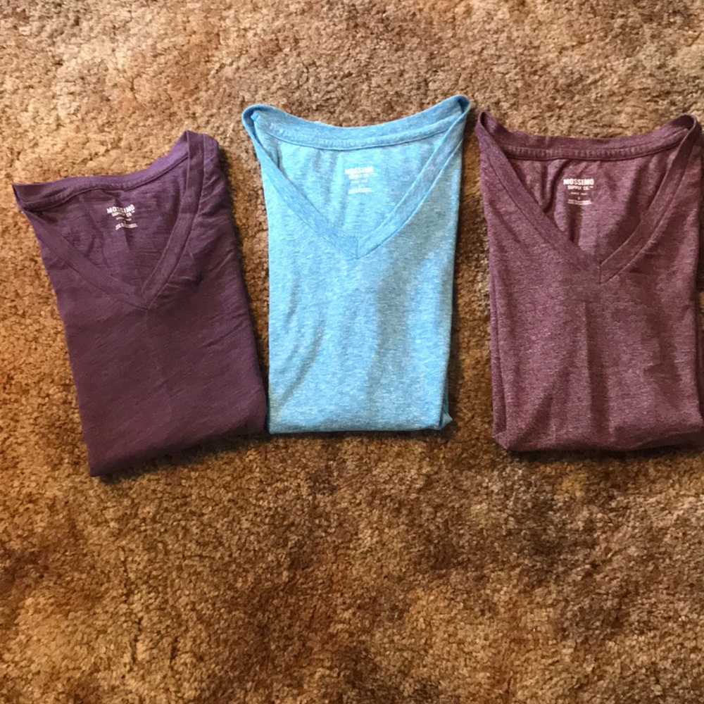 (SOLD) Bundle of Mossimo v-necks