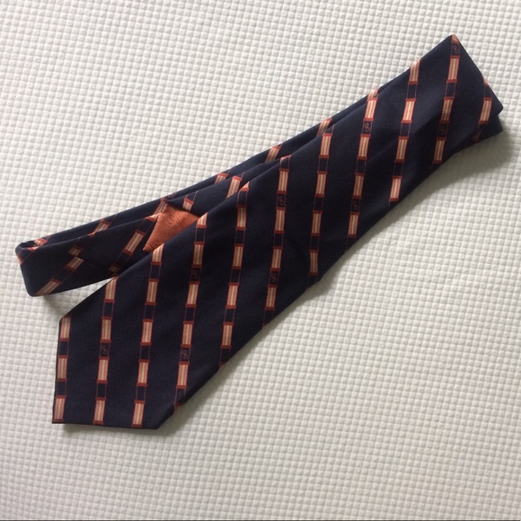 Gucci Other - GUCCI men's tie dark blue/peach GG links Vint NEW