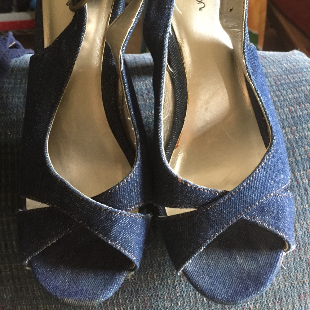 Super cute denim shoes