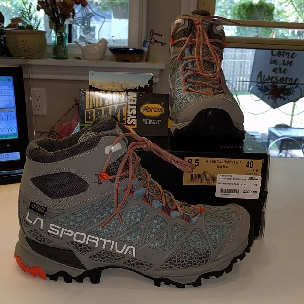 **SOLD**Ladies La Sportiva Hikers **8.5**