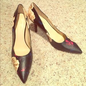 Nine West never been worn floral heels!
