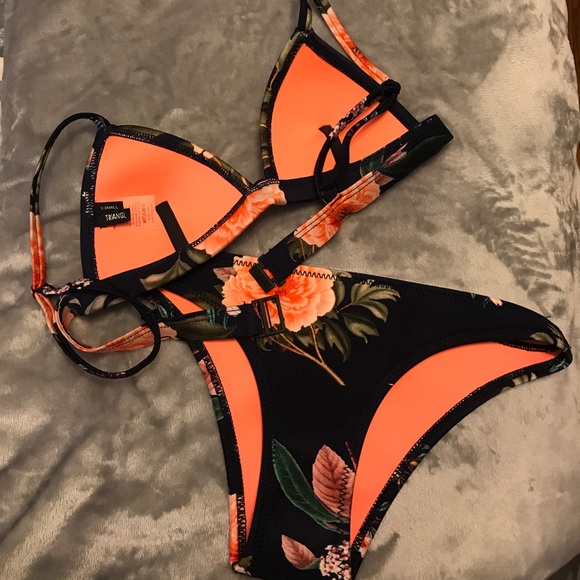 Triangl Bikini - Picture 2 of 3
