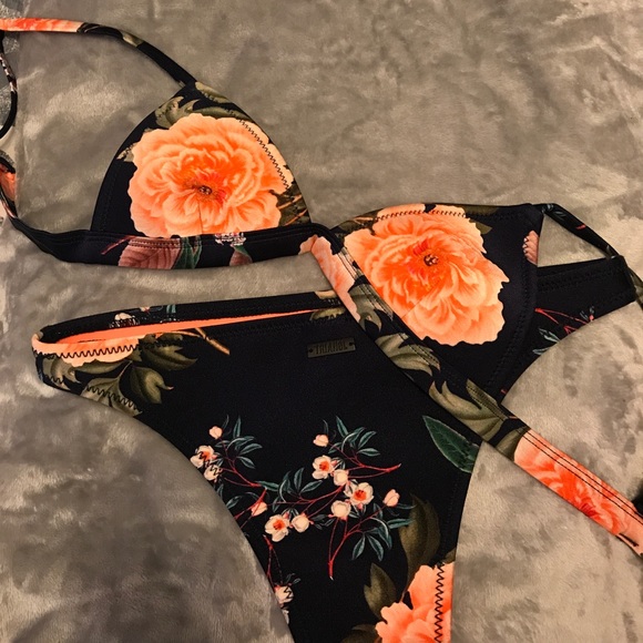 Triangl Bikini - Picture 3 of 3