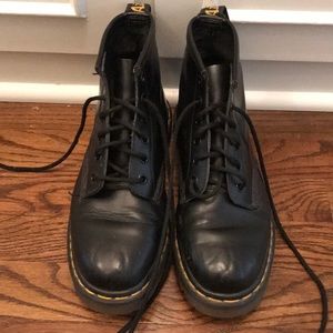 Dr martens, smooth black, 6 eye