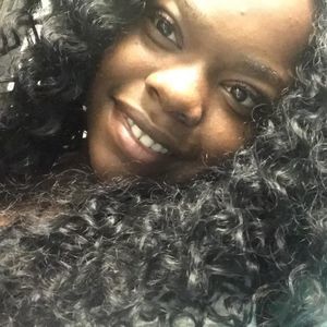 Meet your Posher, Elizabeth