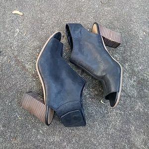 NINE WEST | Peep toe booties