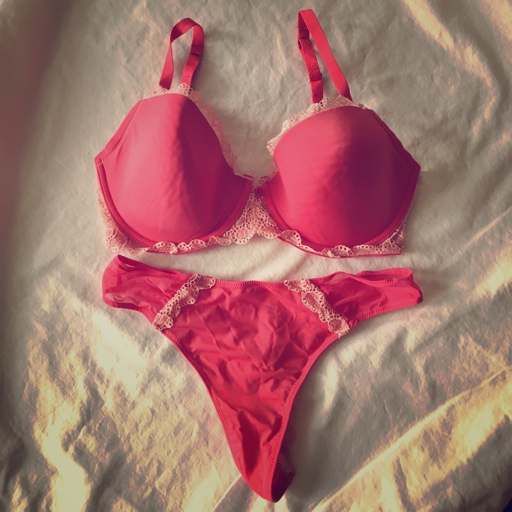 DNKY bra and panties 34DD and medium pink CUTE!