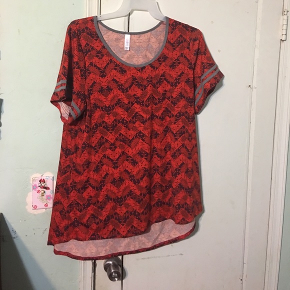 LuLaRoe Tops - Nwt 3xl classic t