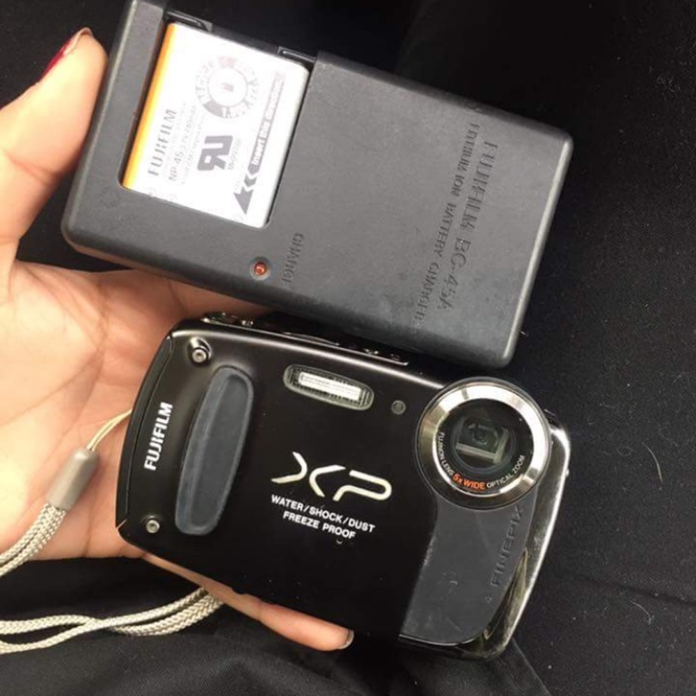 Digital underwater camera