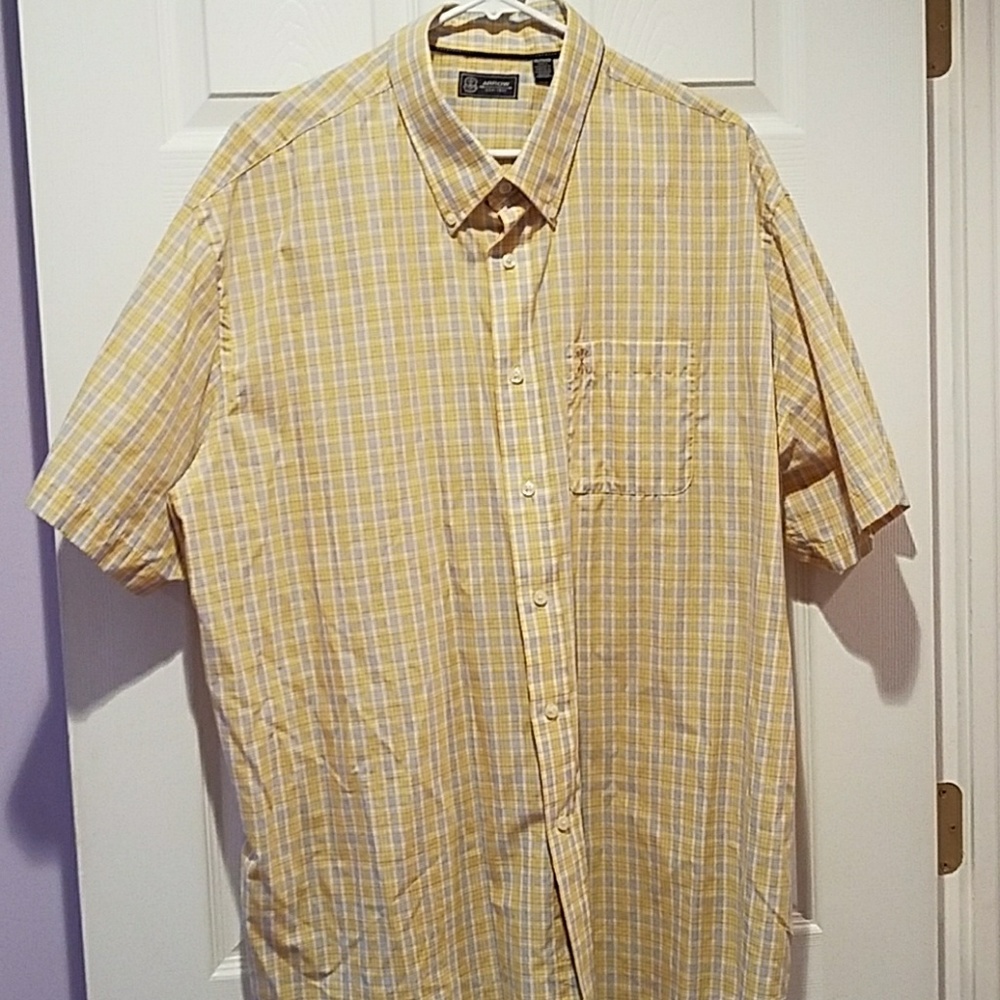 Men's short sleeve button down