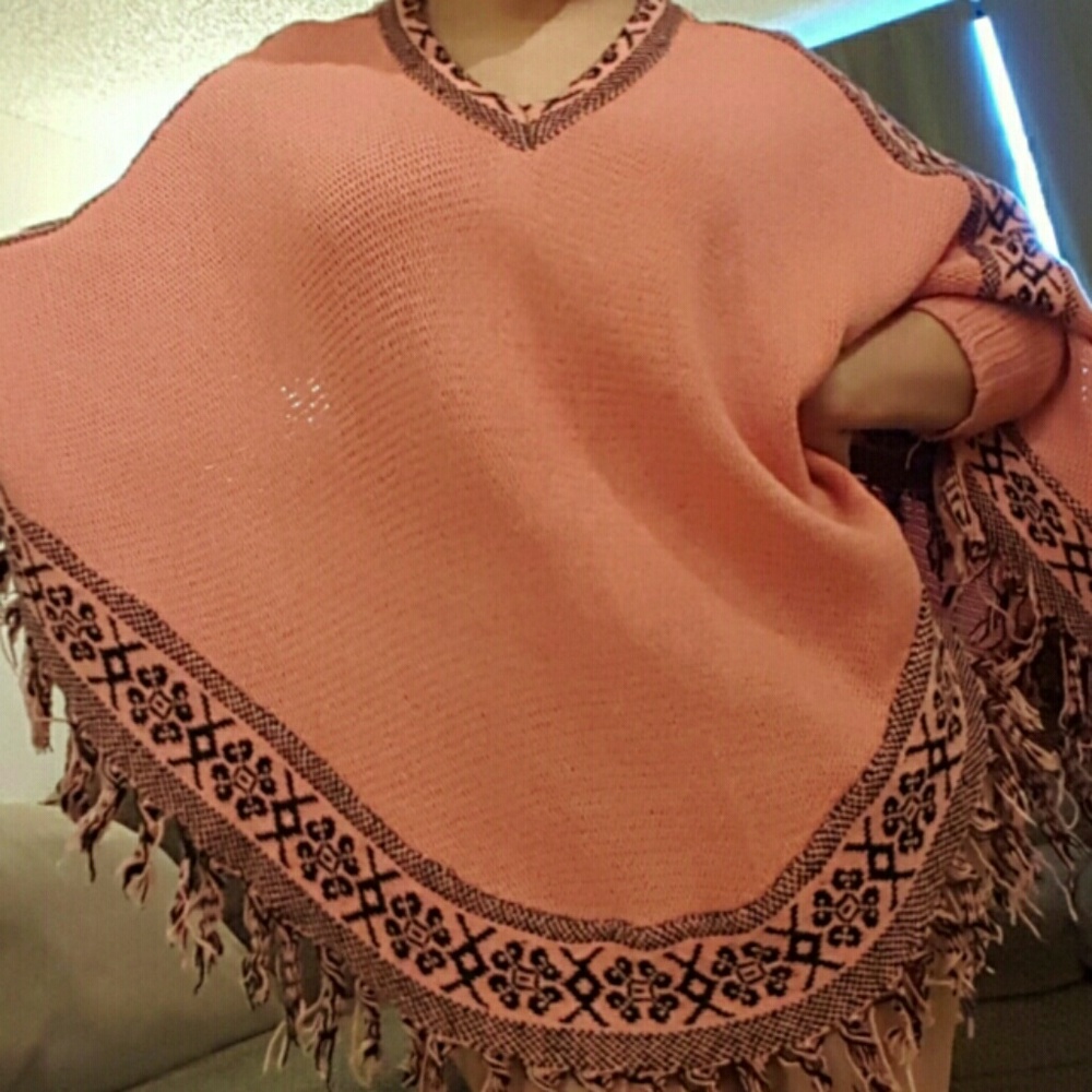 Pink and black knitted Poncho with mid sleeves