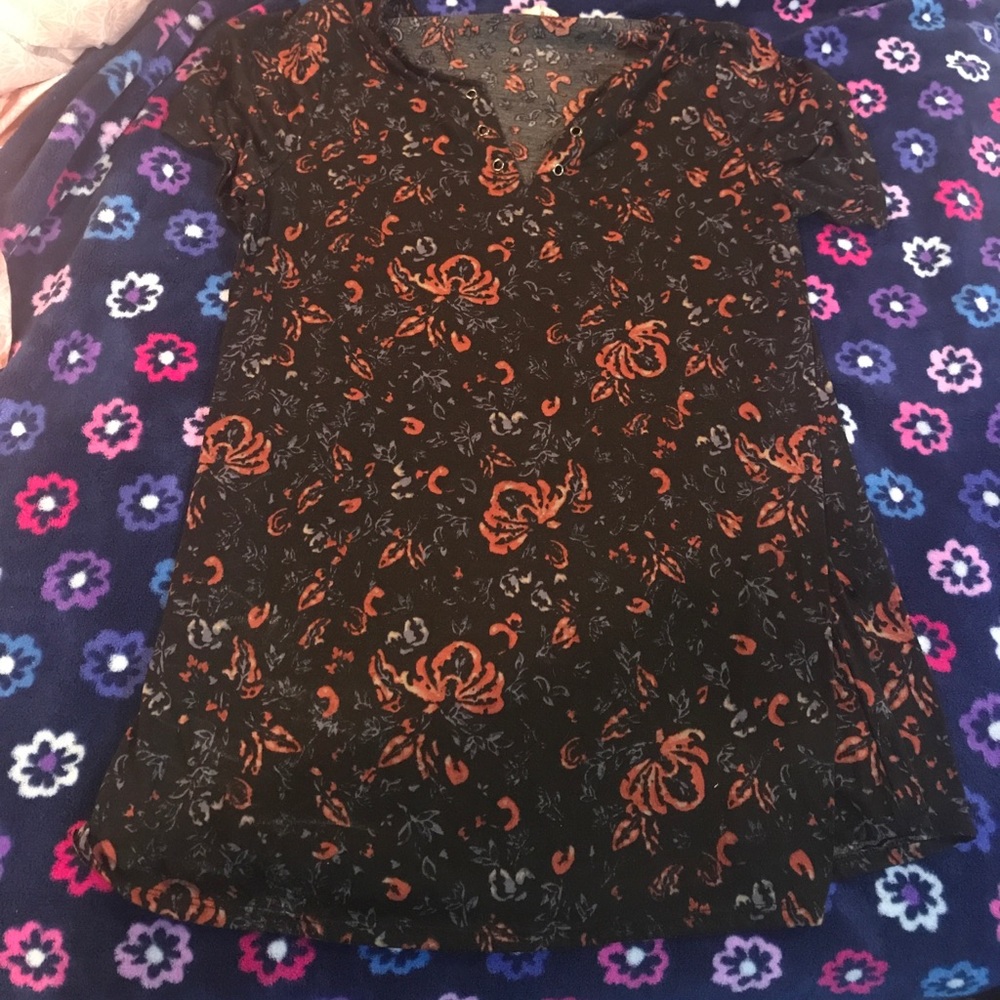 Cute patterned top!! - Picture 1 of 1