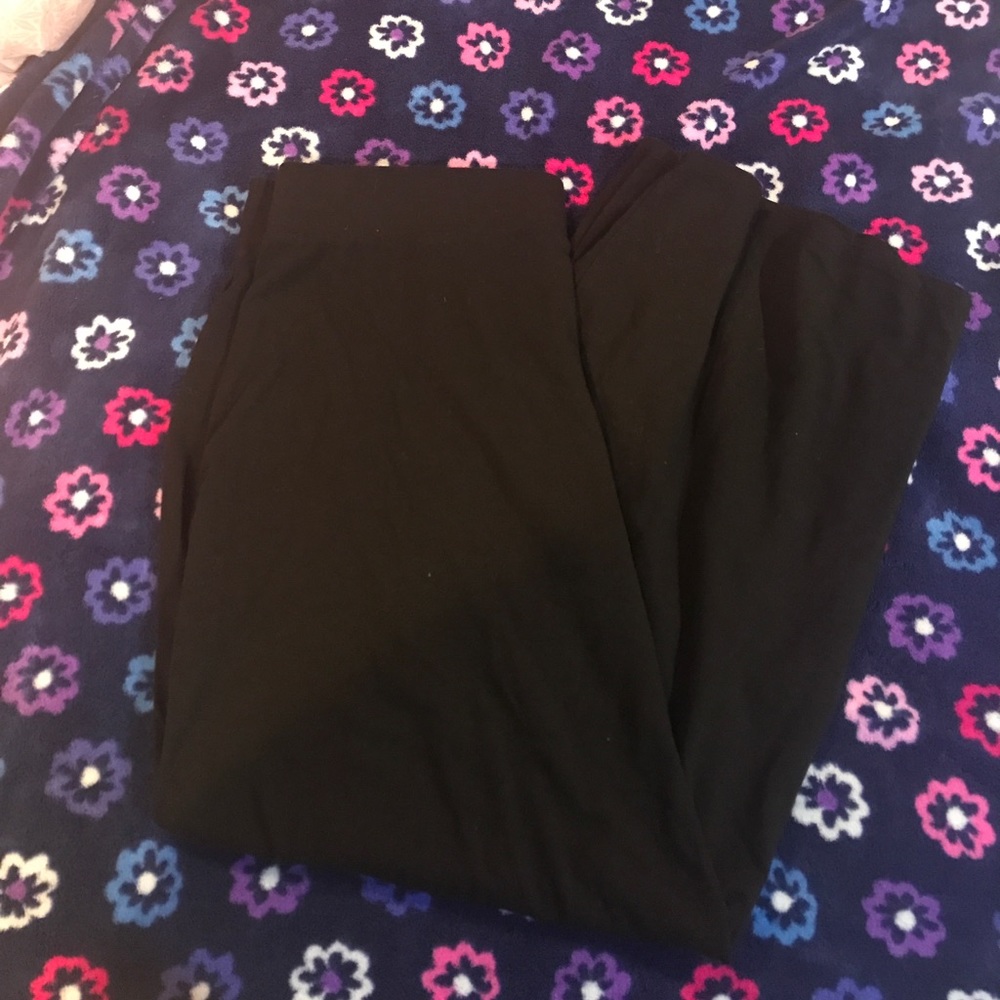 Adorable all black maxi skirt!!