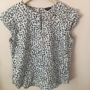 Beautiful Ann Taylor Loft key hole blouse!