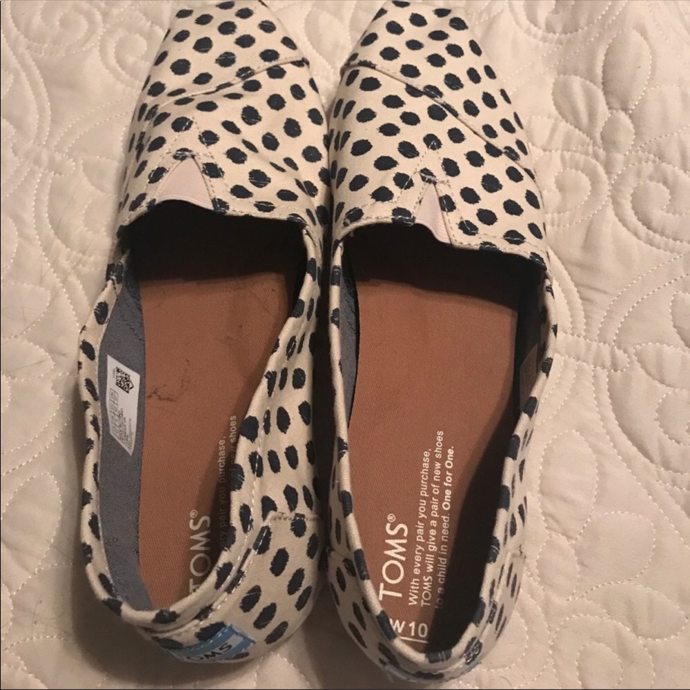 Brand new Toms