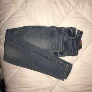 Light wash skinny jeans