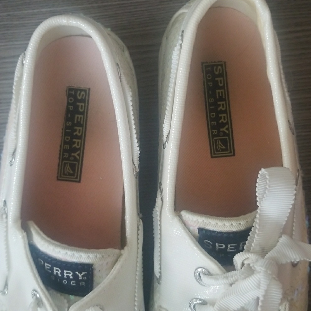 Sperry - Picture 2 of 3