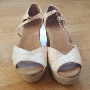 Toms wedges