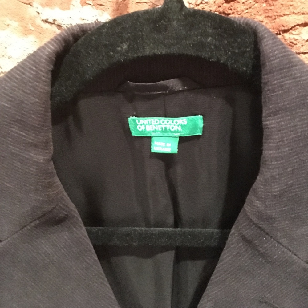 United colors of Benetton velvet sports coat. - Picture 2 of 5