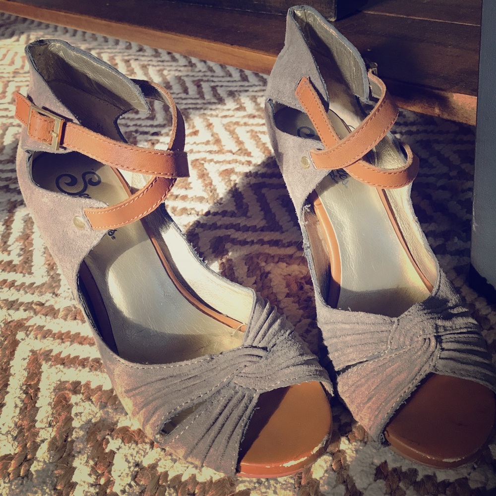 Seychelles 8.5 leather and suede heel