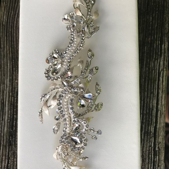 Maritza\'s Bridal Veil Headpiece main image 4