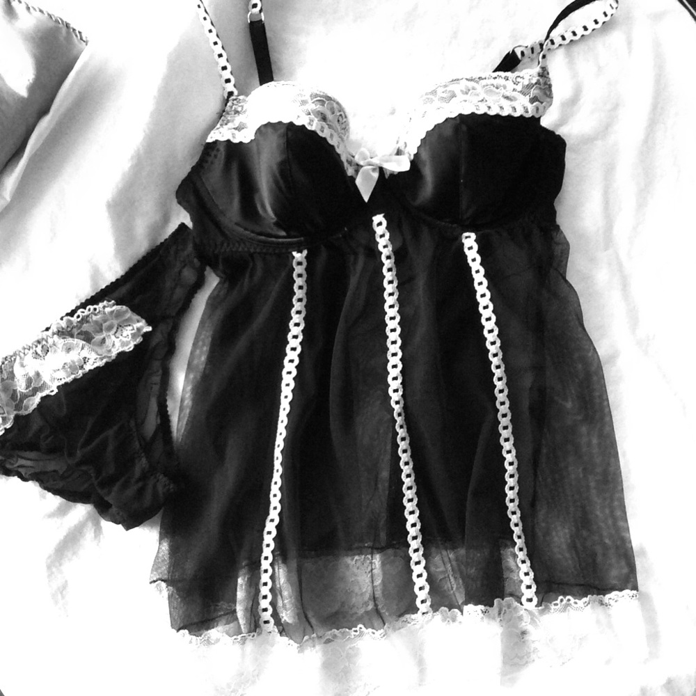 Victoria secret lingerie black-and-white 36C