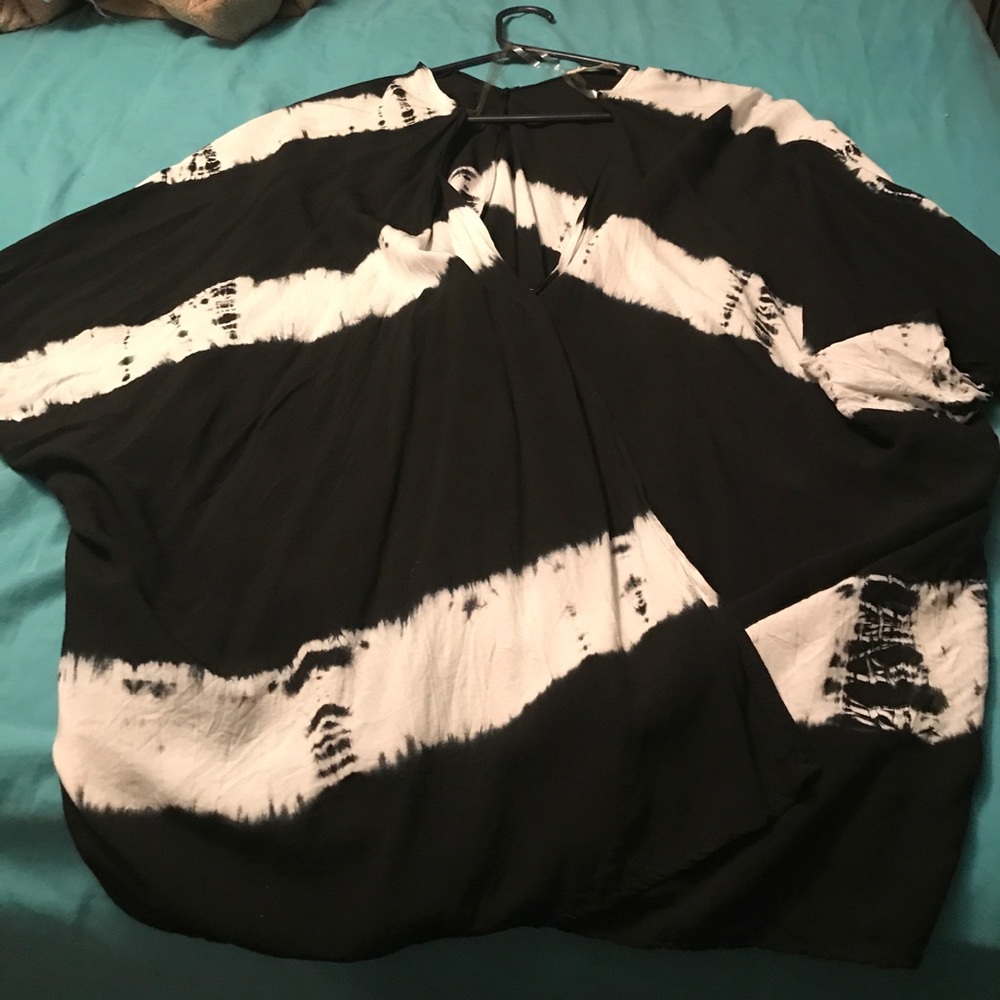 Black and white tie dyed kimono top