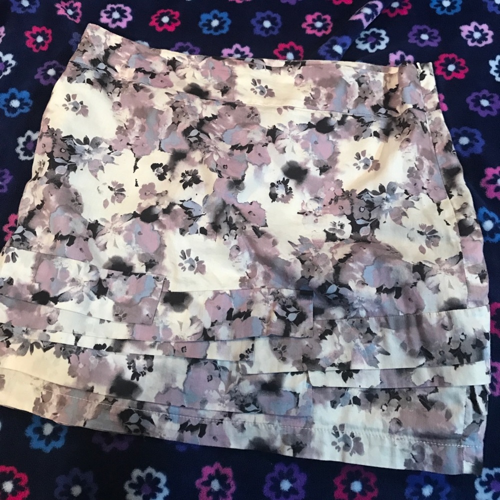 Super adorable flowery pencil skirt!!! - Picture 3 of 3