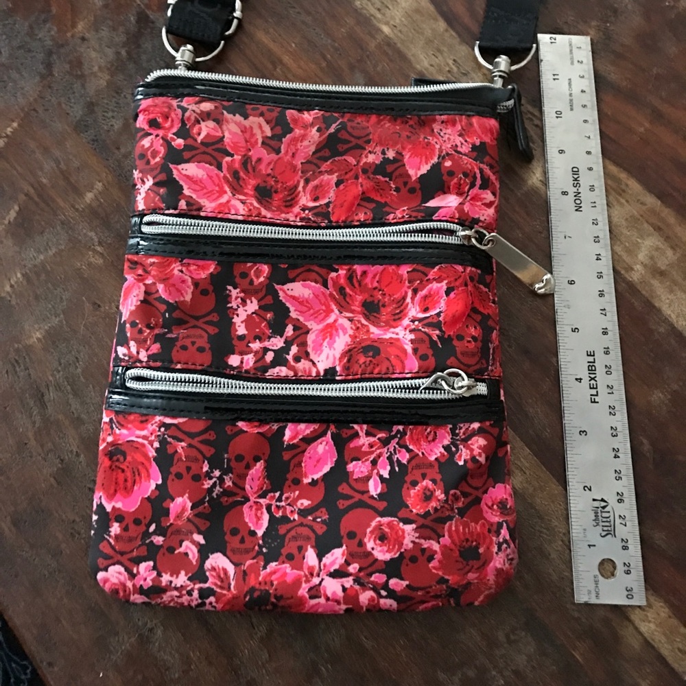 Betsey Johnson Rare Skull crossbody bag