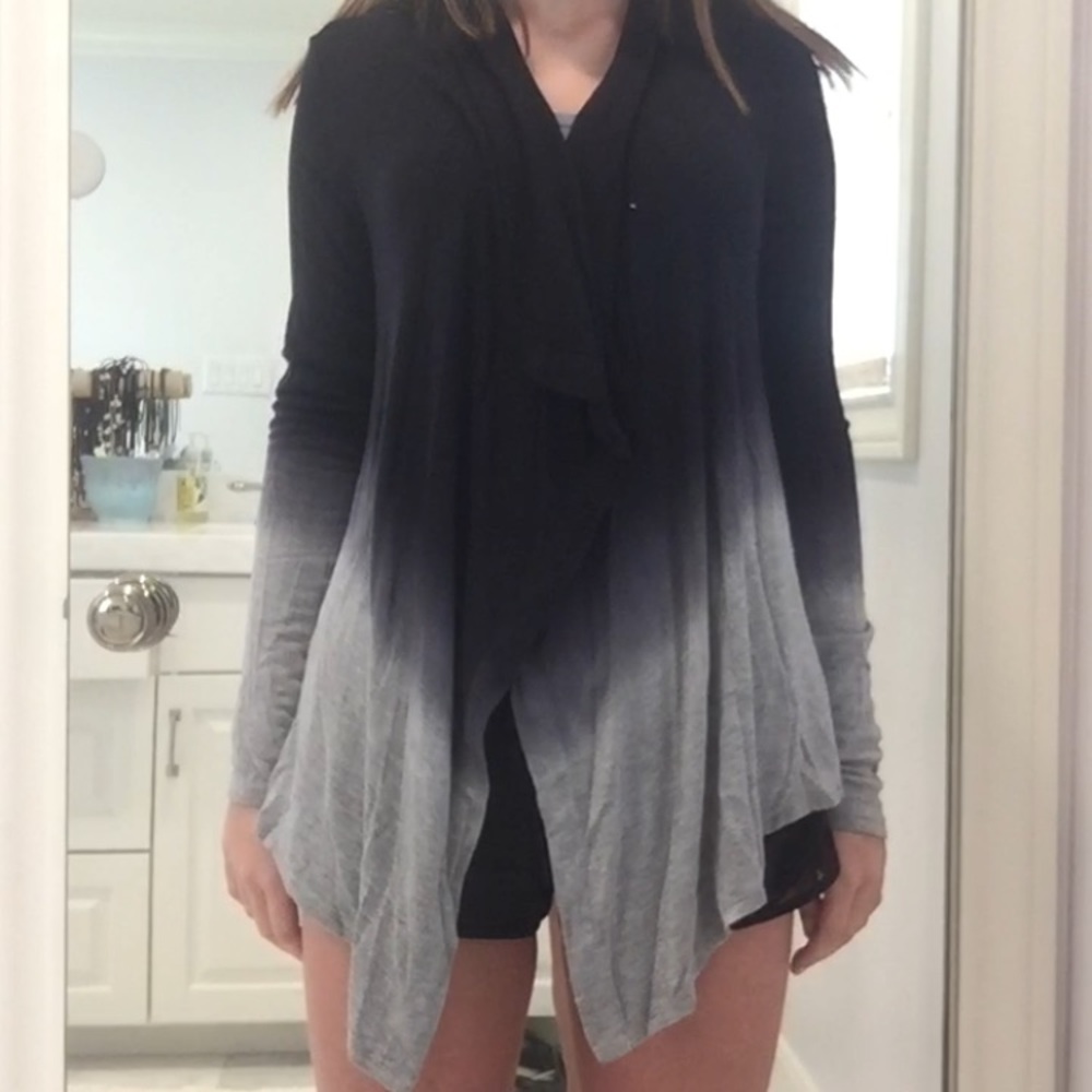 Super cute & comfy light weight cardigan!