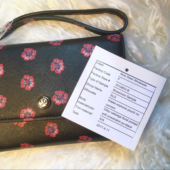 Black & Floral Tri-Fold Wristlet + Phone Pouch - Picture 3 of 5