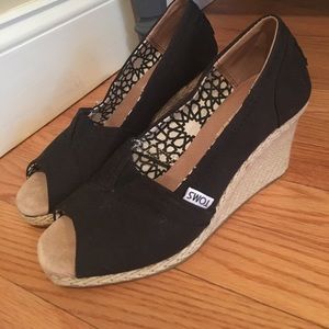 Toms black Wedge shoes