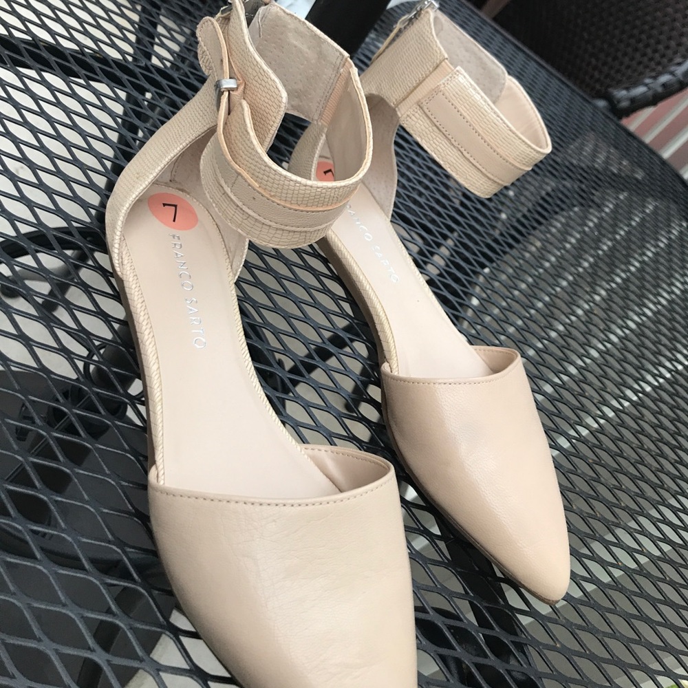 Women's flats never worn